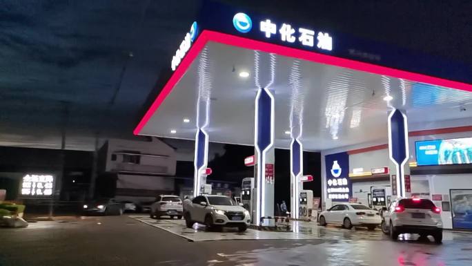 中石化加油站汽油柴油加油站夜景汽车加油