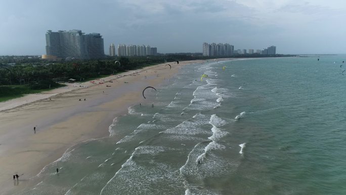 博鳌海岸线风筝冲浪