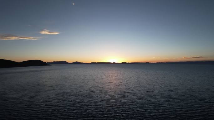 西藏 夕阳 湖面