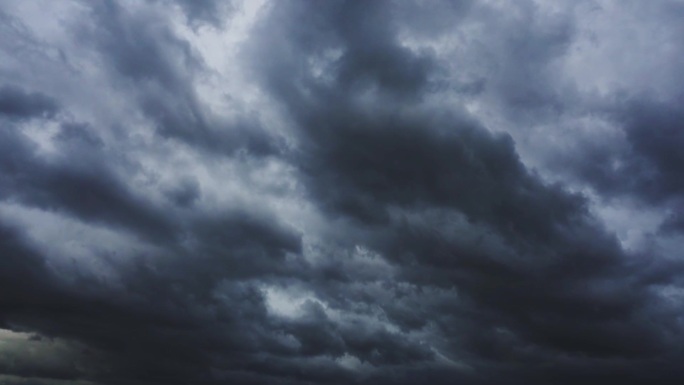 乌云滚滚 暴雨来临