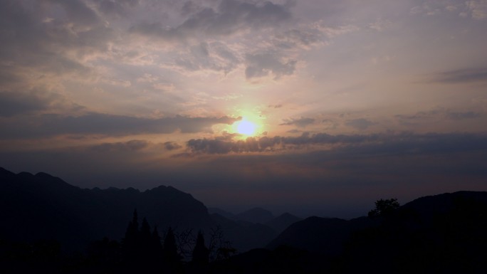 航拍延时山区太阳从云层中钻出来