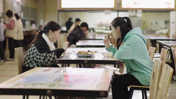 4K美女食堂用餐