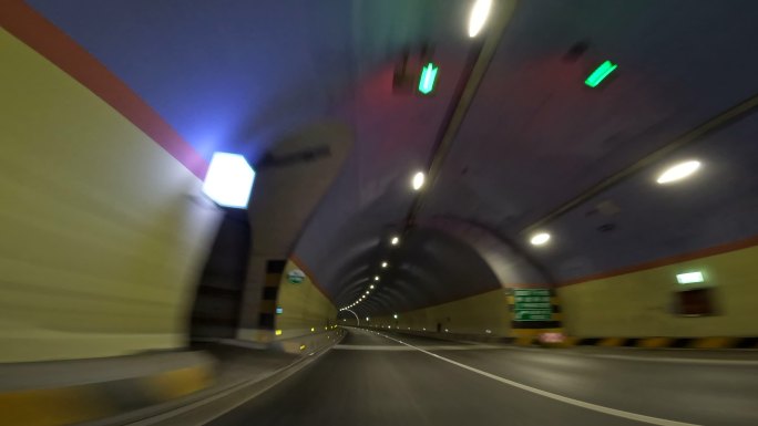 高速路上的隧道