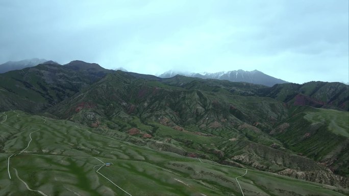 新疆帕克雷克雪山草原景区