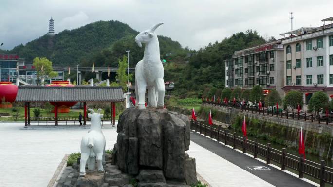 磐安双峰乡大皿村羊氏聚居地广场雕塑航拍