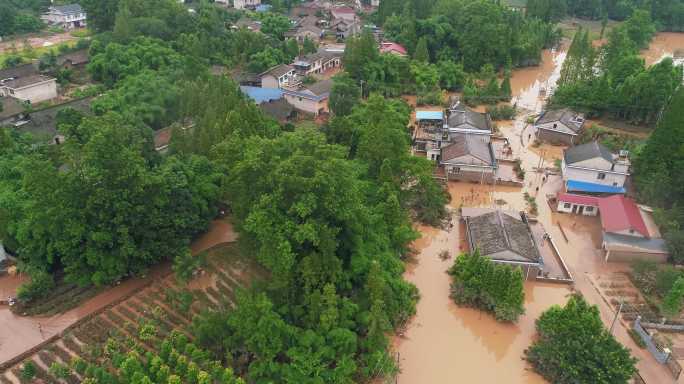 洪水淹进村庄航拍气候变化极端天气