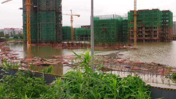 被水淹没的建筑工地房地产开发项目