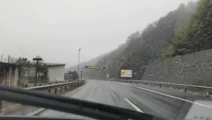 高速大雪