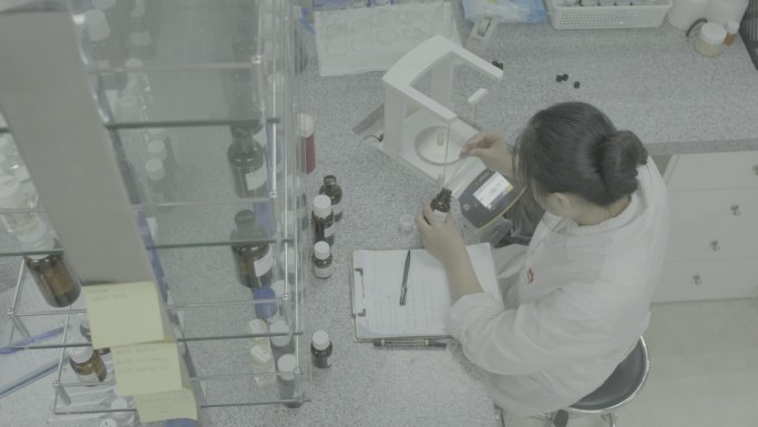 两人操作实验器材 医疗用品 实验室 灰片