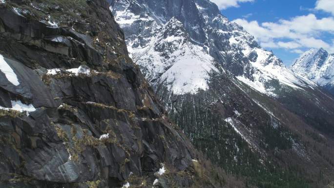 雪山峡谷航拍四姑娘山双桥沟风景