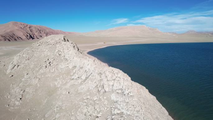 西藏石山湖泊 向上飞