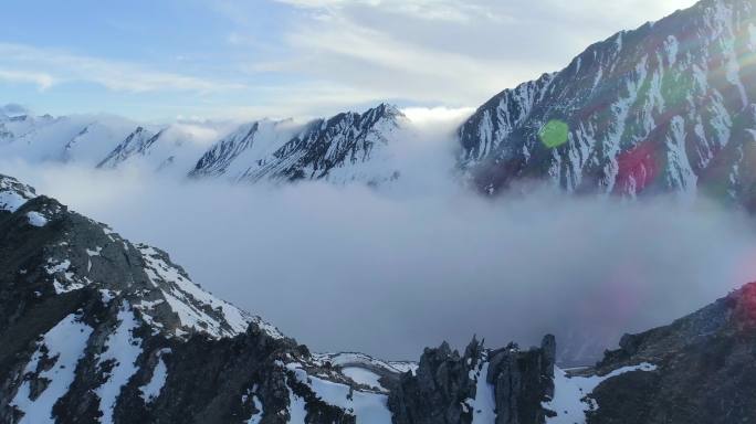 川西雪山航拍无人机飞越巴郎山山峰