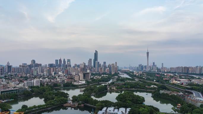 广州东湖公园和城市天际线日转夜延时摄影