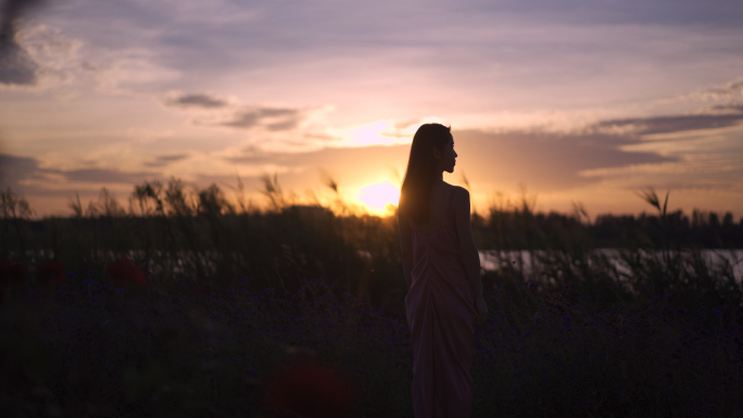 夕阳剪影文艺美女 女孩背影唯美女性黄昏