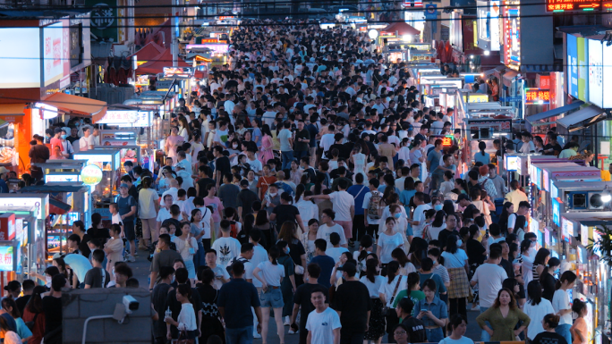 步行街夜市人流小吃一条街