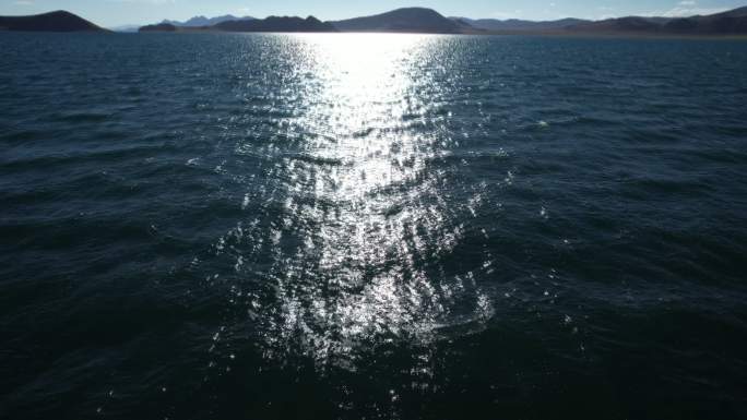西藏湖泊 贴水面飞行