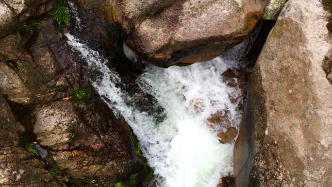 清泉 山涧 溪流 岩石 俯拍