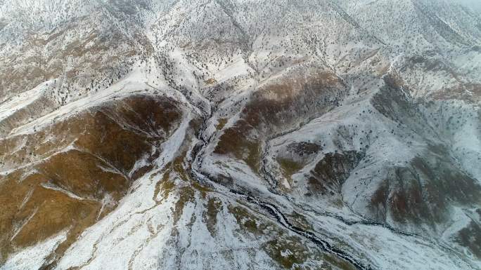 航拍青藏高原雪山戈壁滩雪景4