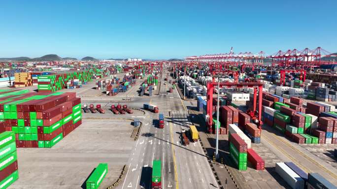 航拍港口货轮集装箱-上海洋山港
