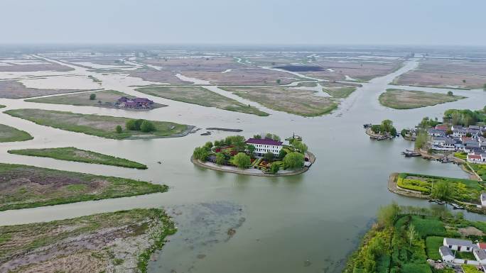 航拍江苏盐城九龙口名胜风景区湖中小岛