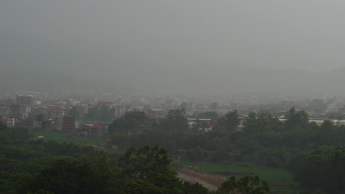 小镇阴天乡村雨天阴天农村下雨天阴雨天乌云