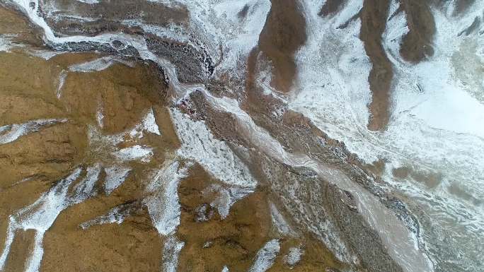 航拍青藏高原雪山戈壁滩雪景3