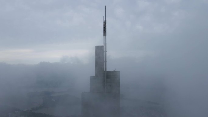 航拍云海中的南京紫峰大厦