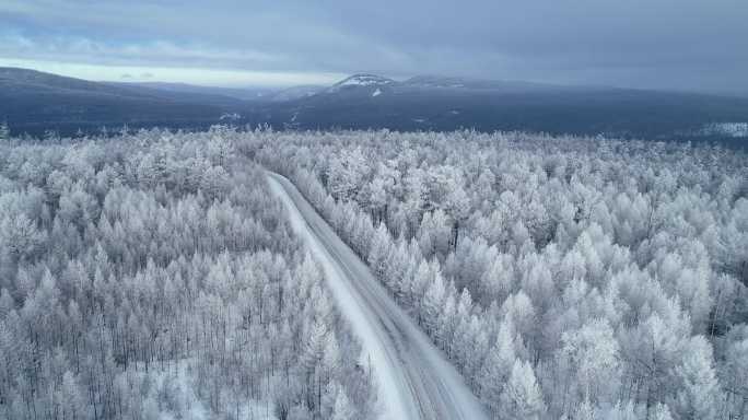 航拍大兴安岭冬季林海雪原公路