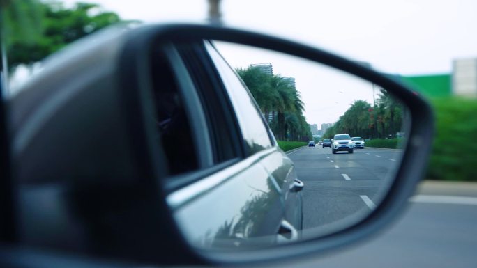 汽车行驶城市开车-后视镜风景-车窗外