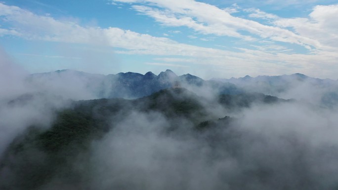 北京怀柔山区雨后的云海