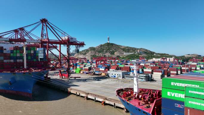 港口集装箱货轮航拍-上海洋山港