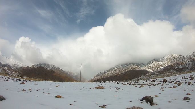 青藏高原戈壁滩雪山雪景延时1