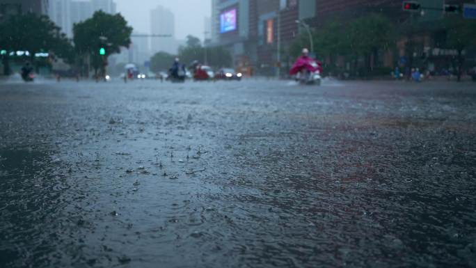 台风天风雨城市