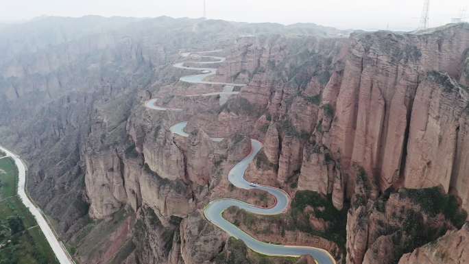 甘肃白银黄河石林国家地质公园悬崖盘山公路