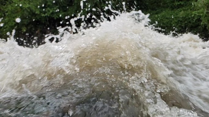 雨后溪水 雨后河水 浊水河流