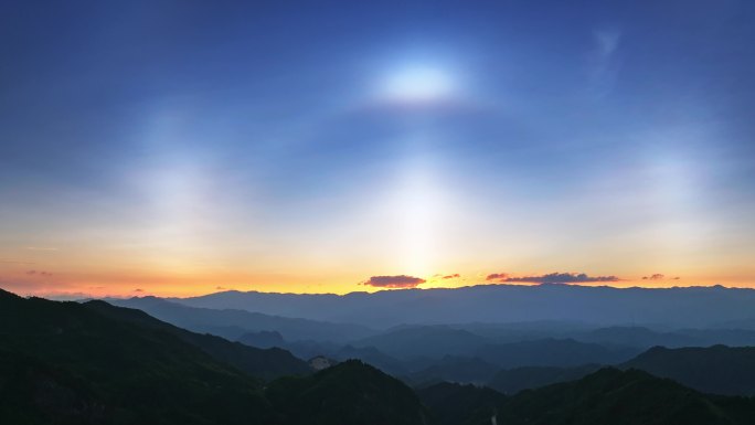 日落山边日晕