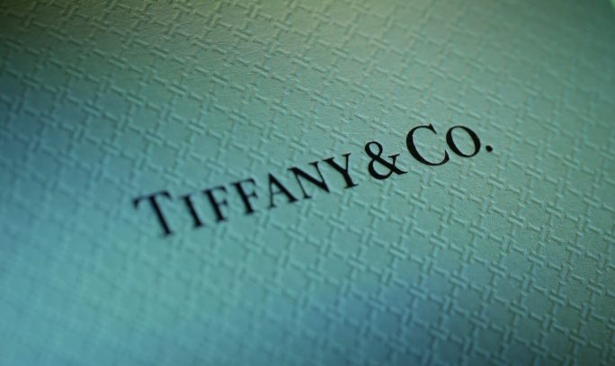 轻奢TIFFANY婚礼钻戒与盒子