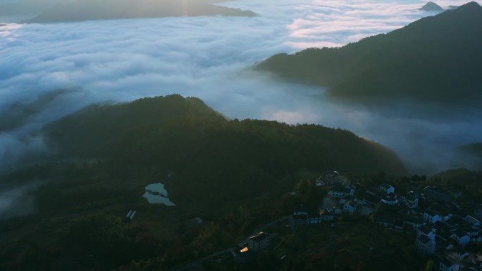 航拍 浙江东阳天山村云海风光 前进视角