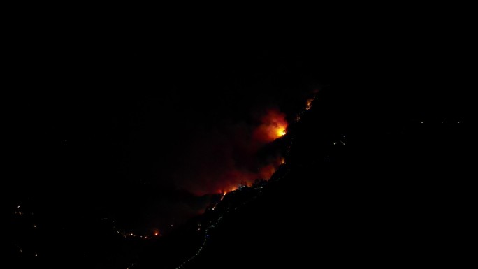 夜晚山火航拍（22年8月重庆北碚缙云山）