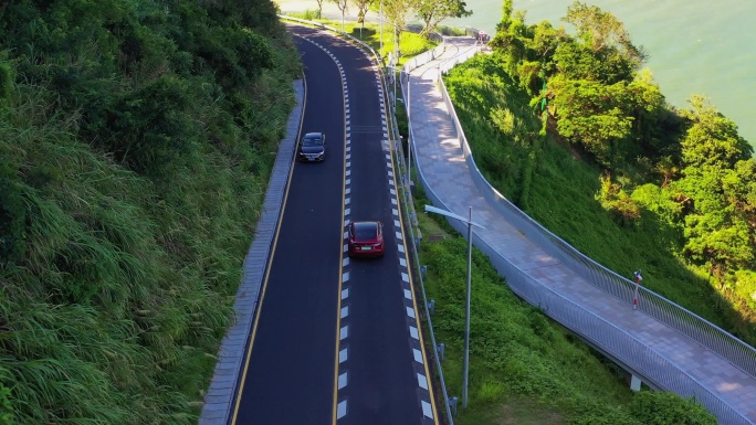 海边公路汽车航拍