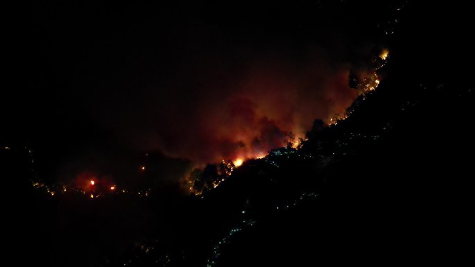 夜晚山火航拍（22年8月重庆北碚缙云山）