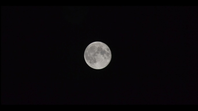 中秋月亮满月从空中飘过延时