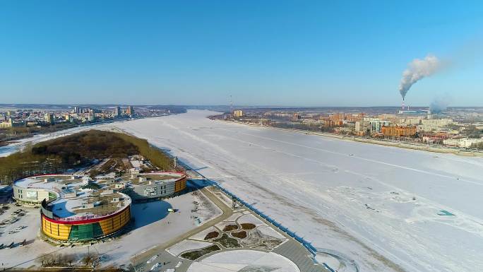 航拍冬季冰雪覆盖的黑河市黑龙江3