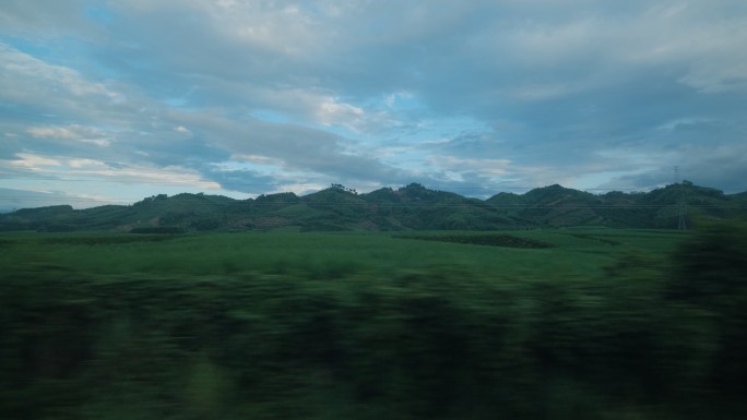 阴天傍晚夜幕降临动车高铁火车窗外风景