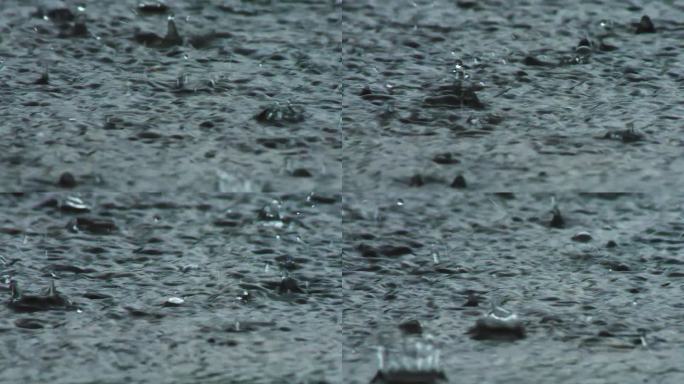 暴雨下雨落在地面上