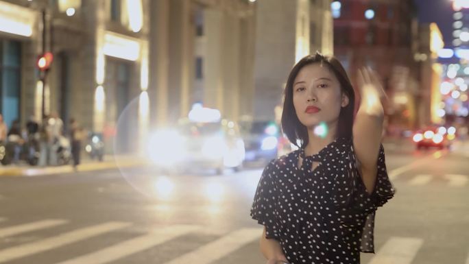 港风夜晚街头女人情绪