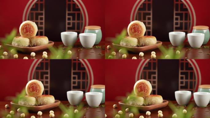 木盘上中秋佳节苏式鲜肉月饼移轴中国风棚拍
