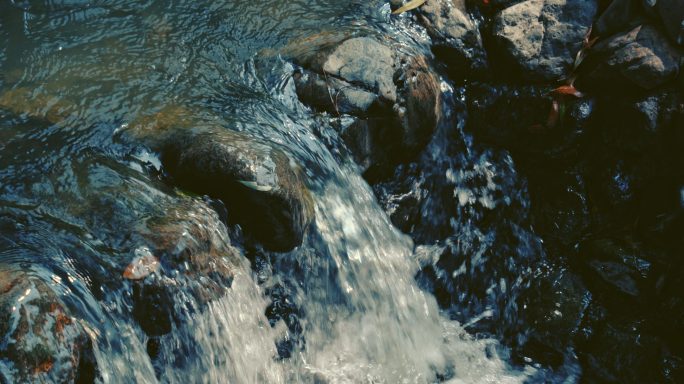 4K鹅卵石流水溪流山泉泉水水源瀑布激浪