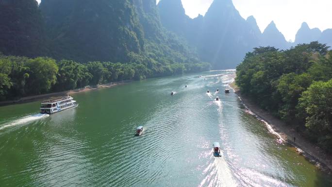 桂林阳朔山水漓江竹筏