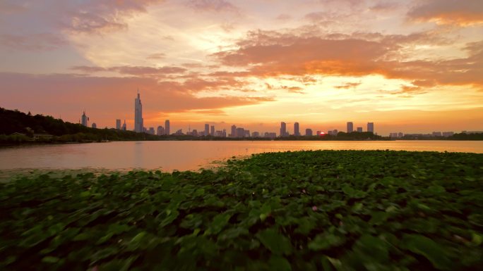 南京玄武湖城市日落壮观火烧云航拍